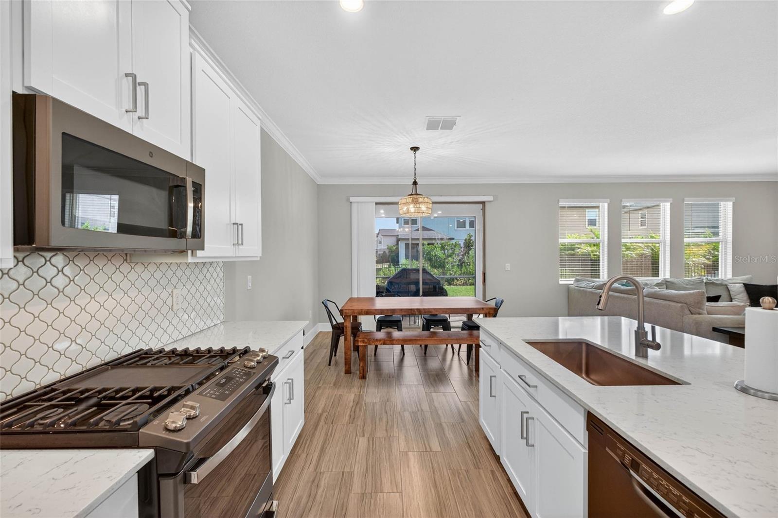 Listing photo id 8 for 3999 Cadence Loop