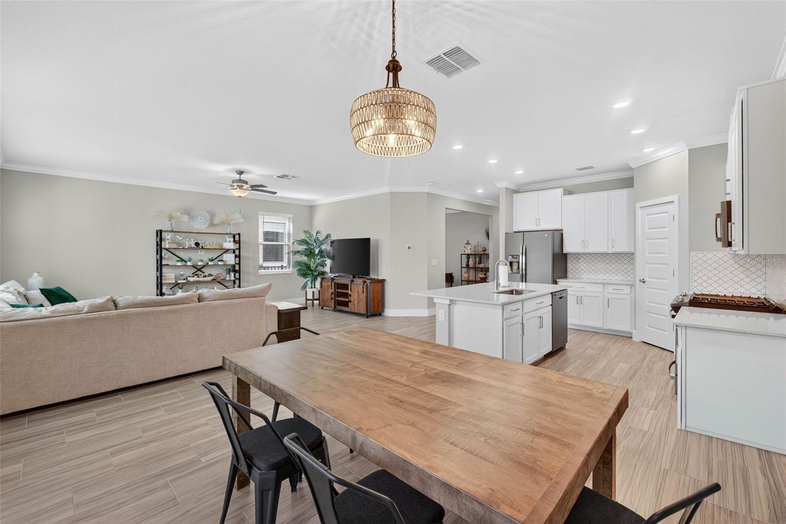 Listing photo id 13 for 3999 Cadence Loop