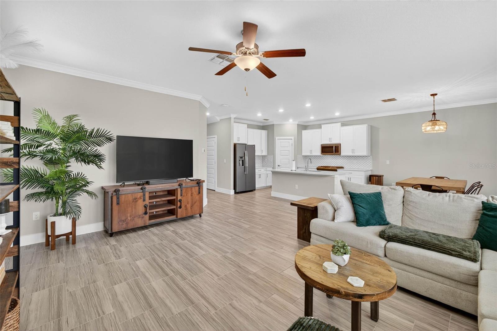 Listing photo id 16 for 3999 Cadence Loop