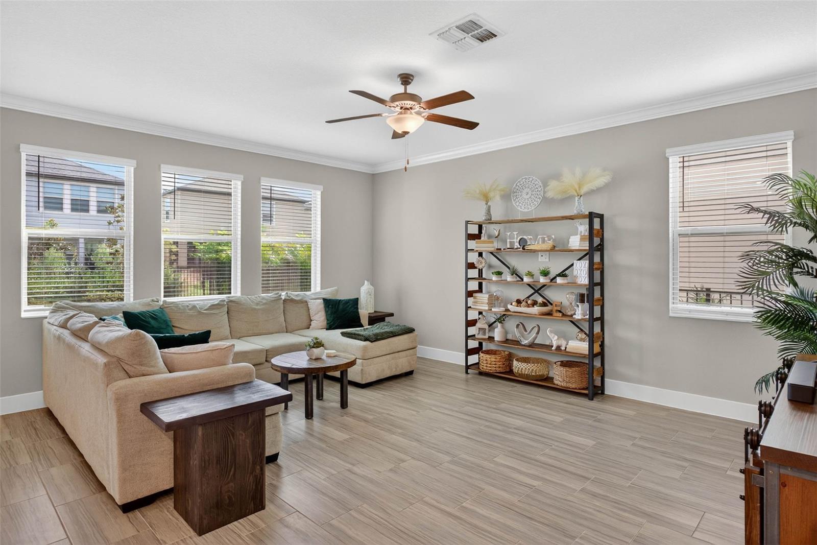 Listing photo id 20 for 3999 Cadence Loop