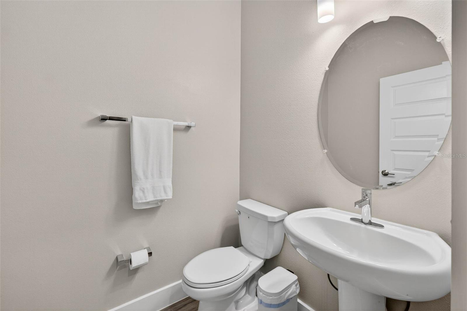 Listing photo id 25 for 3999 Cadence Loop