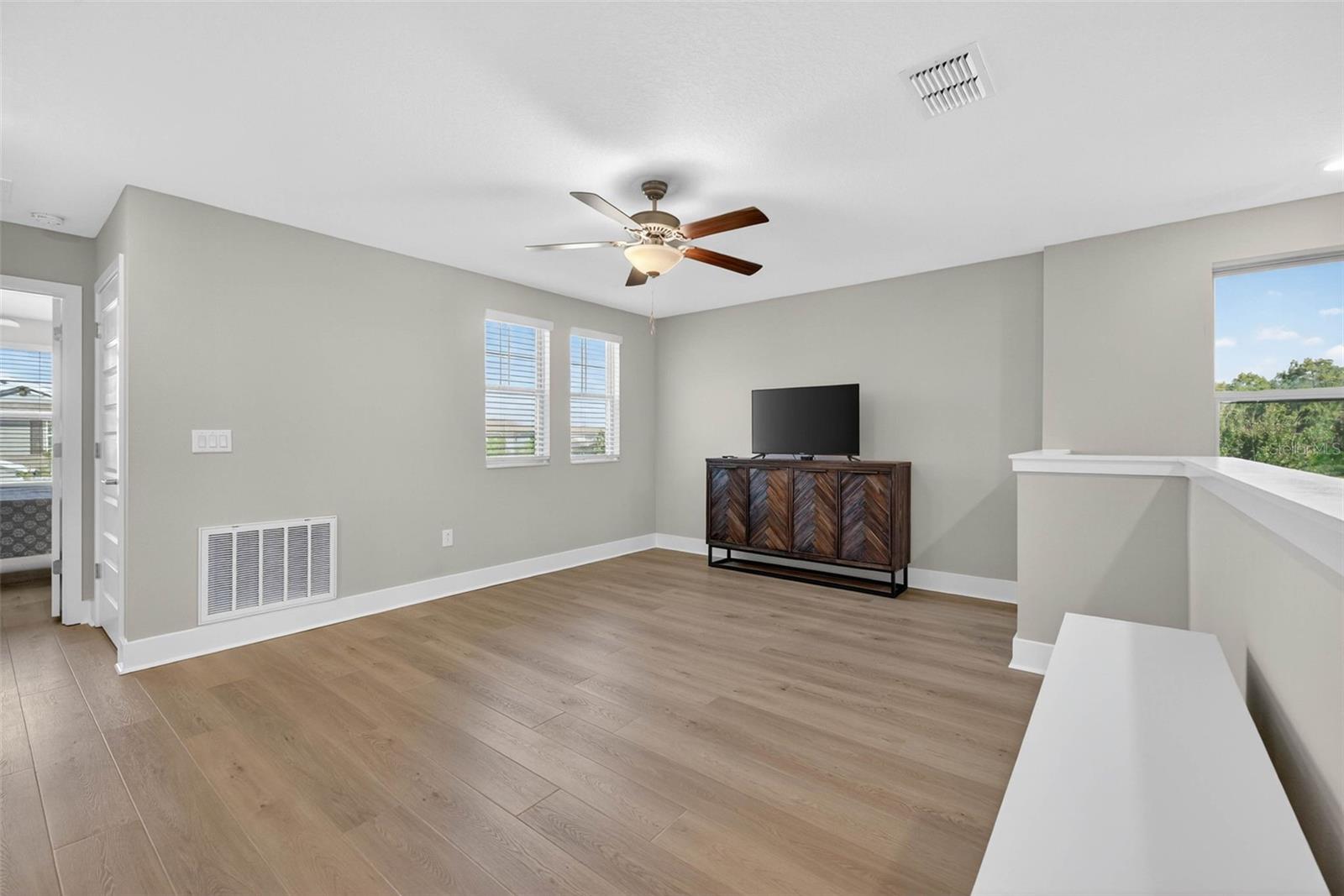 Listing photo id 27 for 3999 Cadence Loop