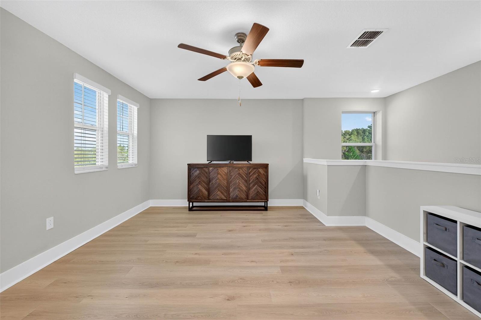 Listing photo id 28 for 3999 Cadence Loop