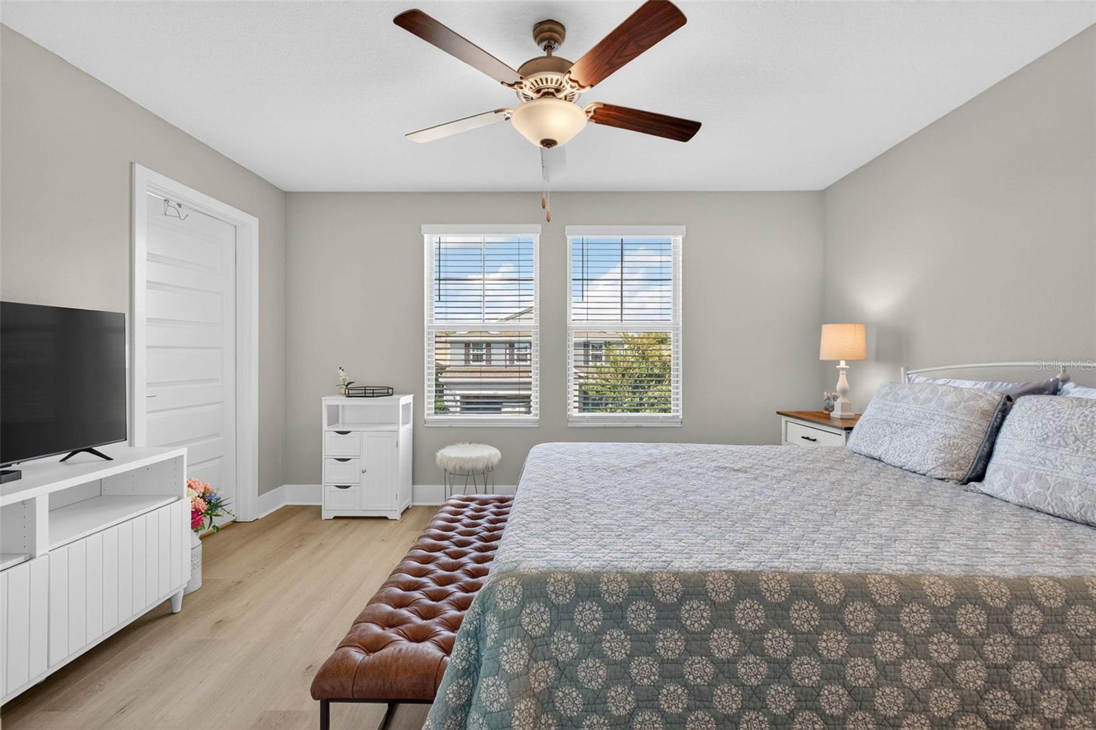 Listing photo id 31 for 3999 Cadence Loop