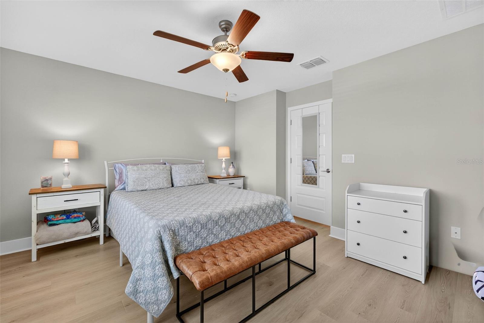 Listing photo id 33 for 3999 Cadence Loop