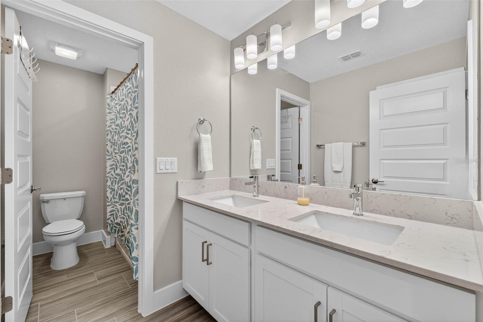 Listing photo id 35 for 3999 Cadence Loop