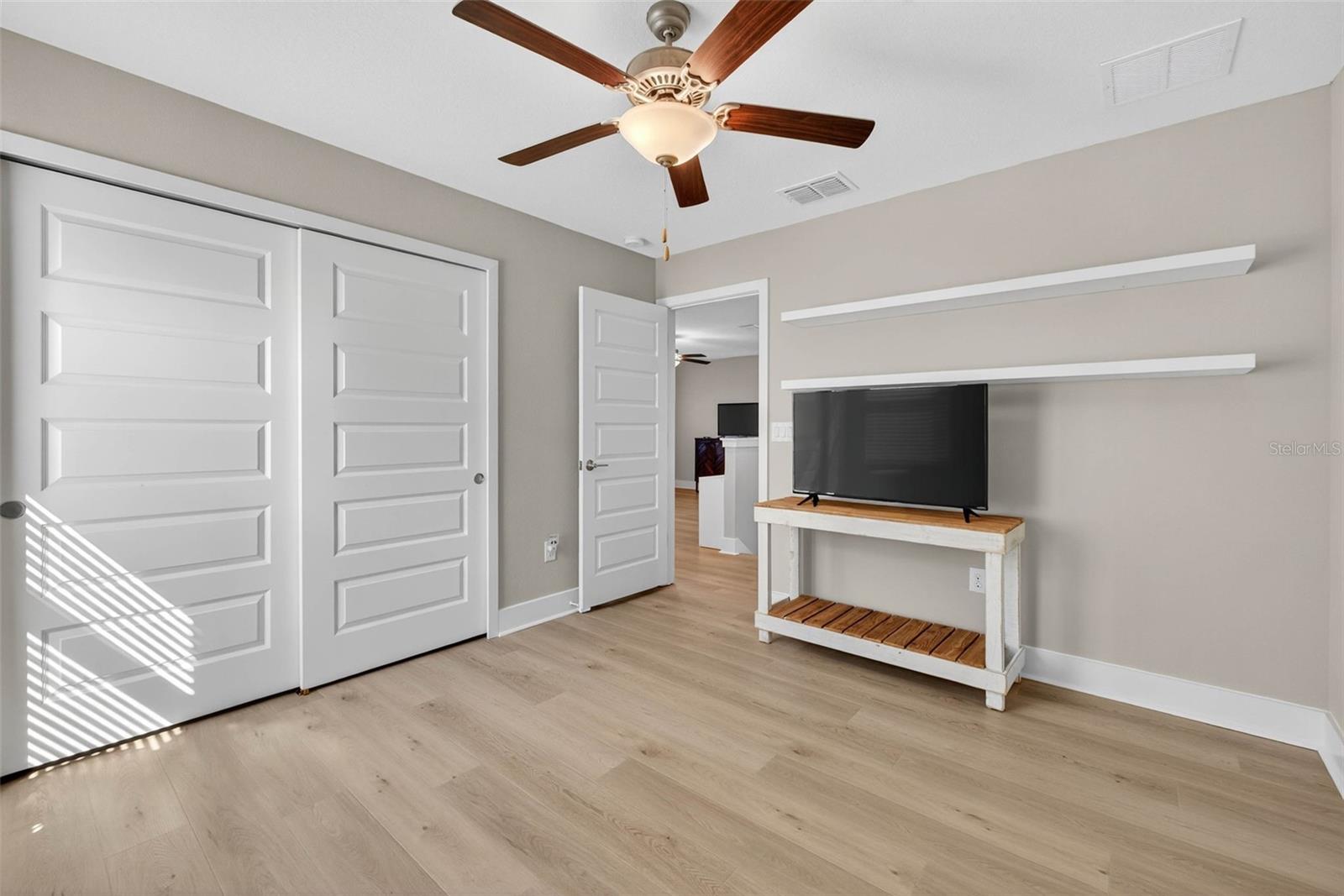 Listing photo id 40 for 3999 Cadence Loop