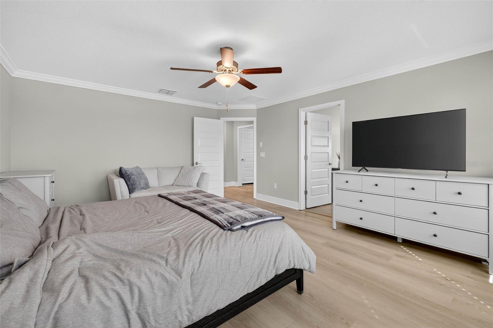 Listing photo id 43 for 3999 Cadence Loop