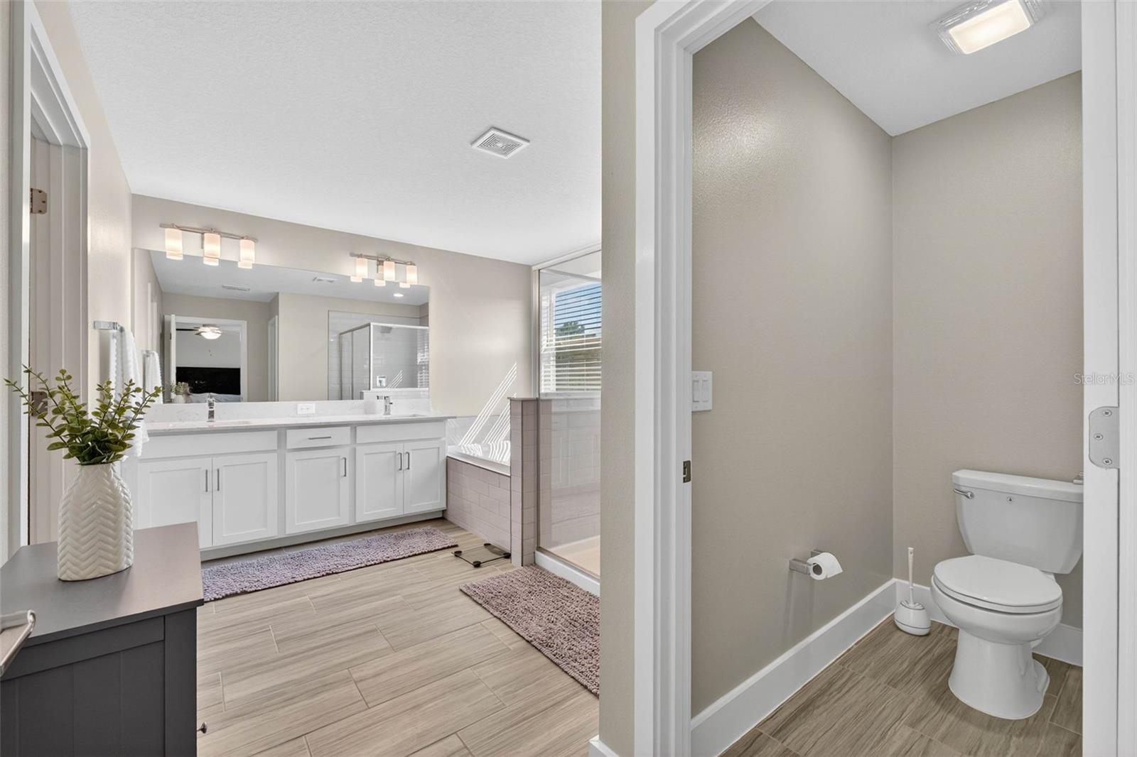 Listing photo id 45 for 3999 Cadence Loop