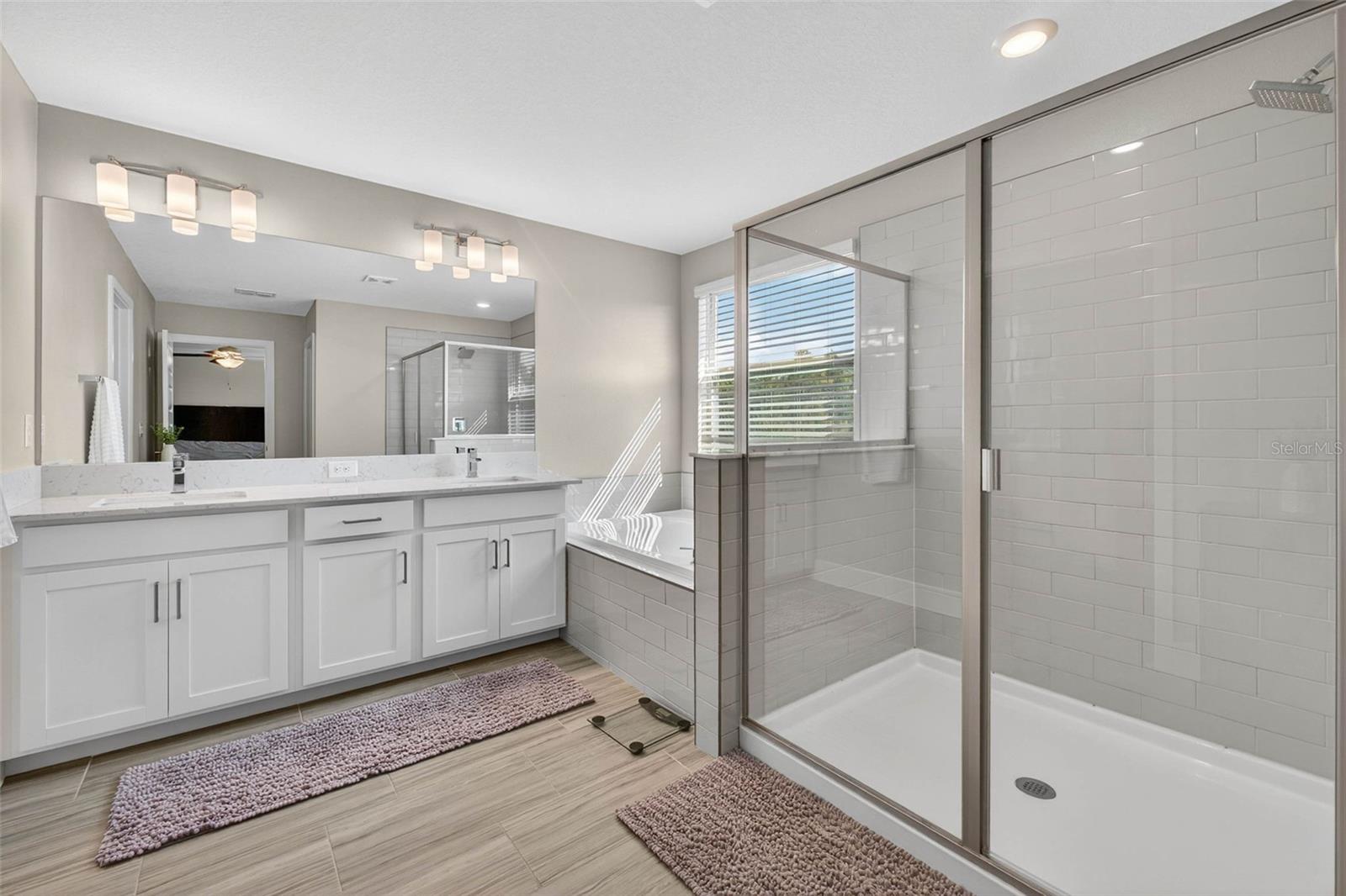 Listing photo id 47 for 3999 Cadence Loop