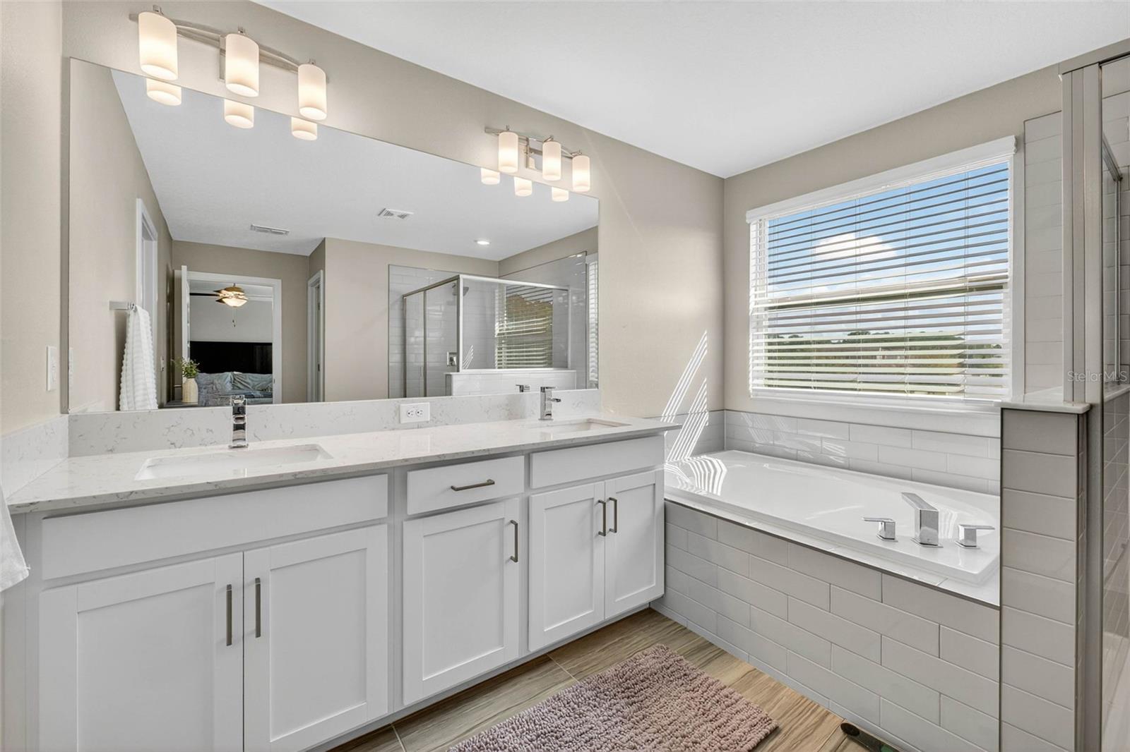 Listing photo id 48 for 3999 Cadence Loop