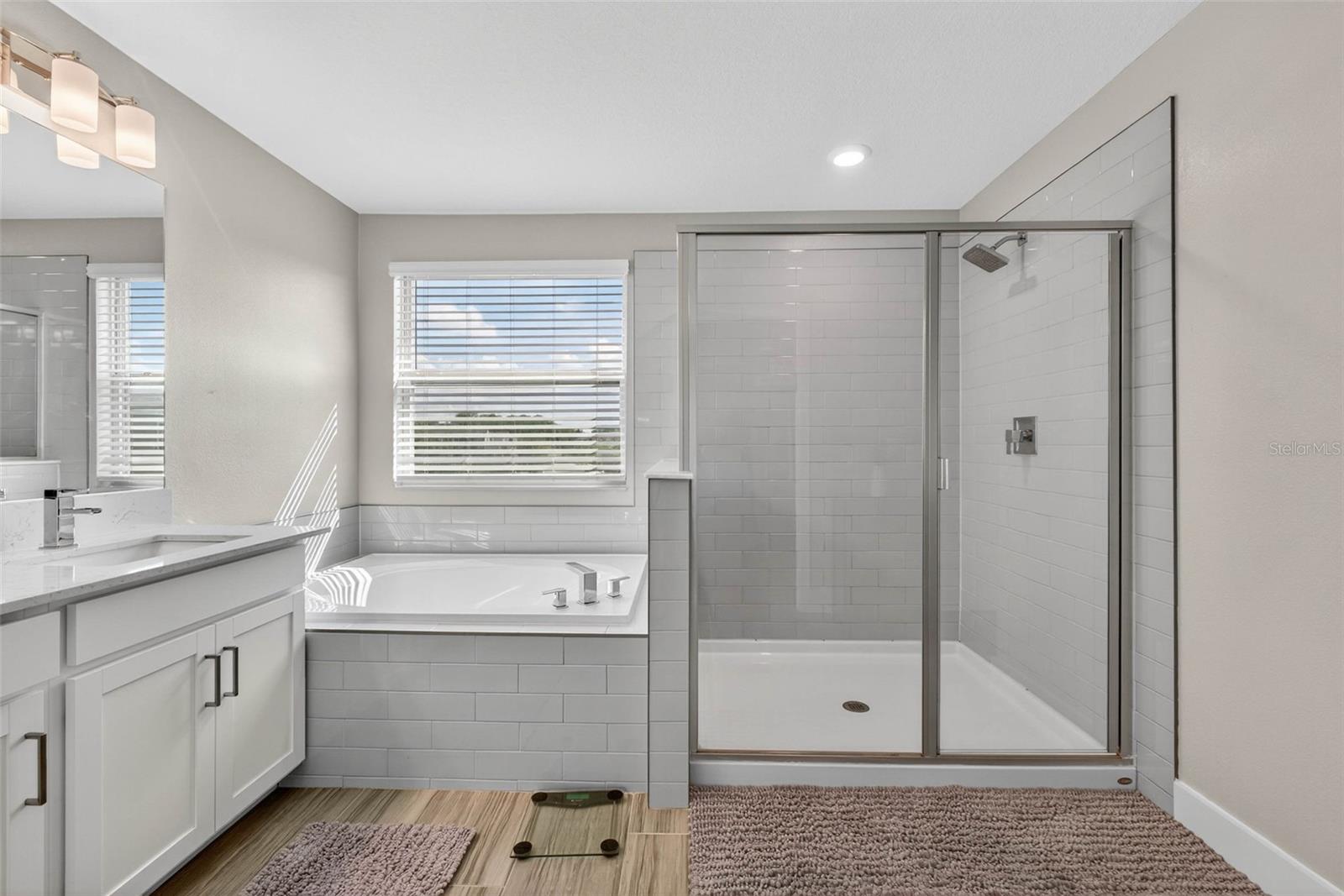 Listing photo id 50 for 3999 Cadence Loop