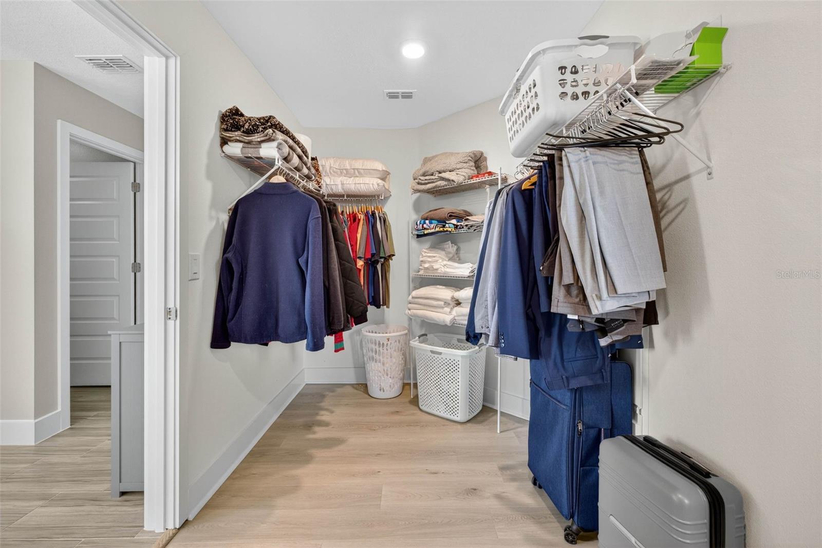 Listing photo id 51 for 3999 Cadence Loop