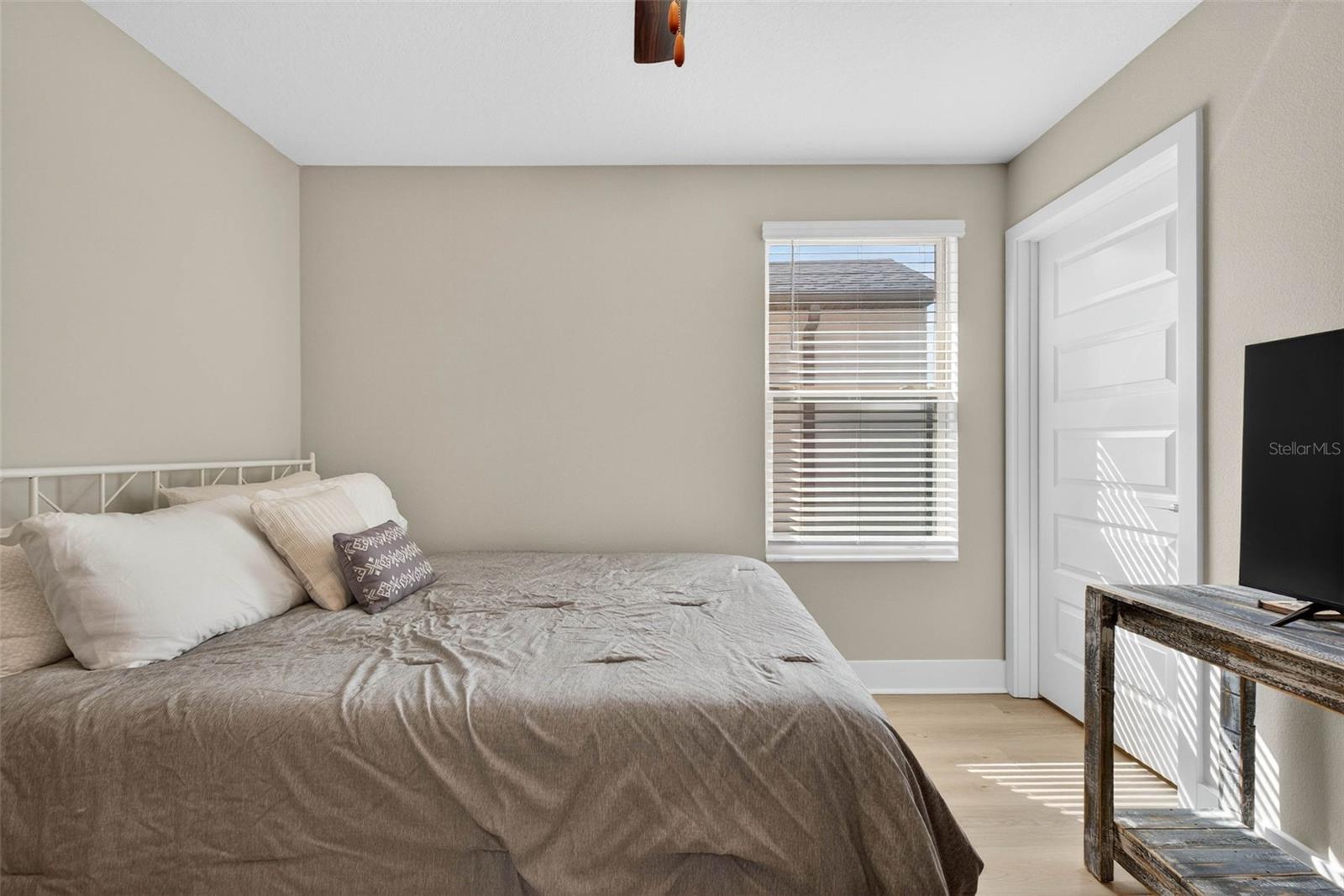 Listing photo id 53 for 3999 Cadence Loop