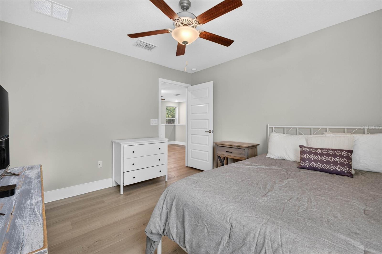 Listing photo id 54 for 3999 Cadence Loop