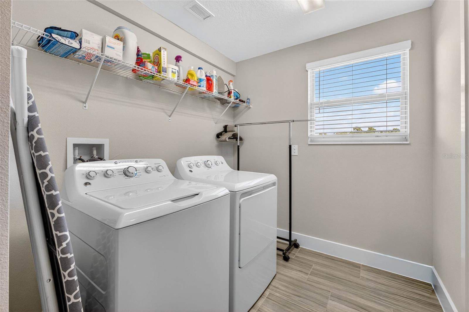 Listing photo id 57 for 3999 Cadence Loop