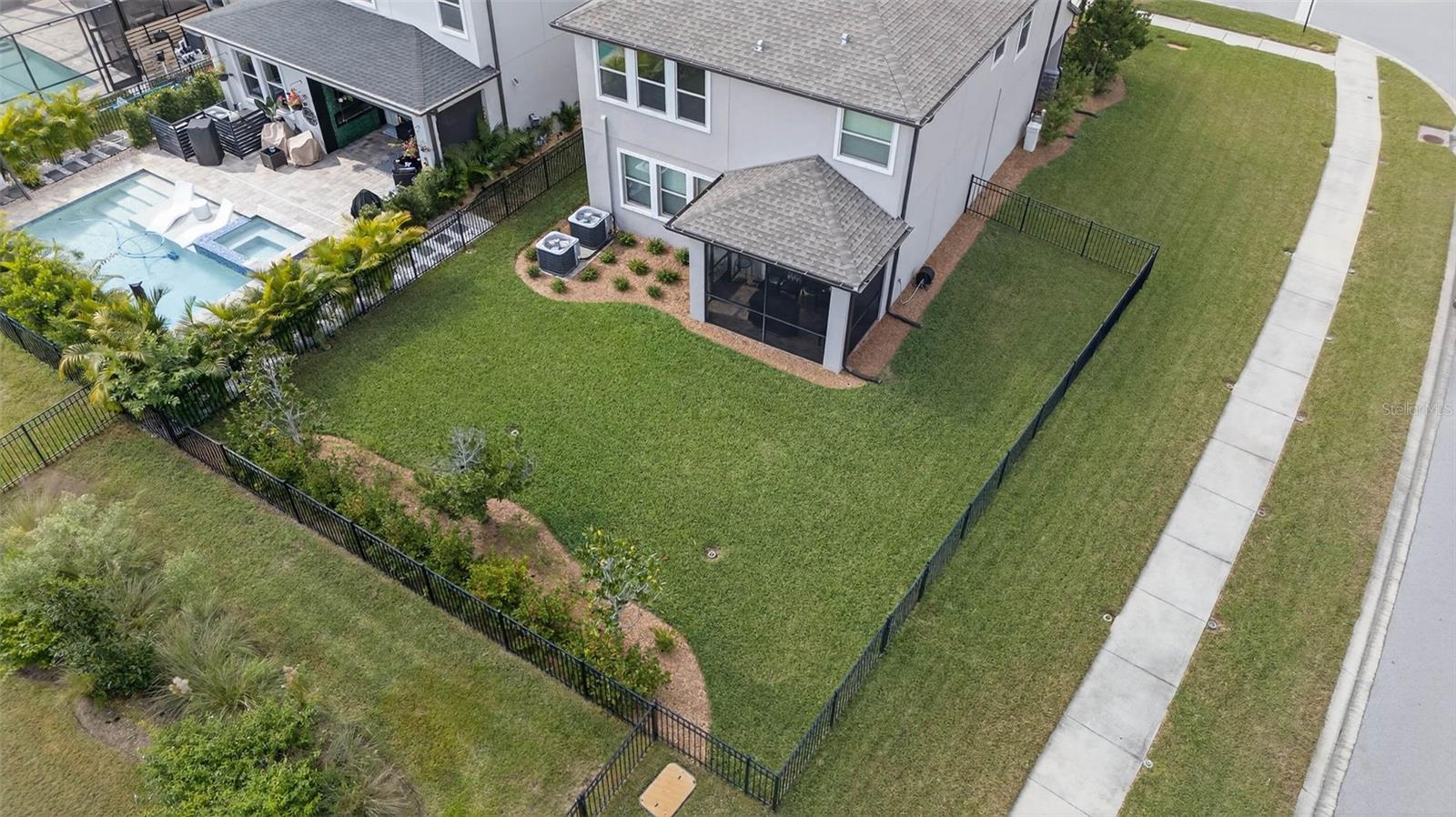 Listing photo id 66 for 3999 Cadence Loop