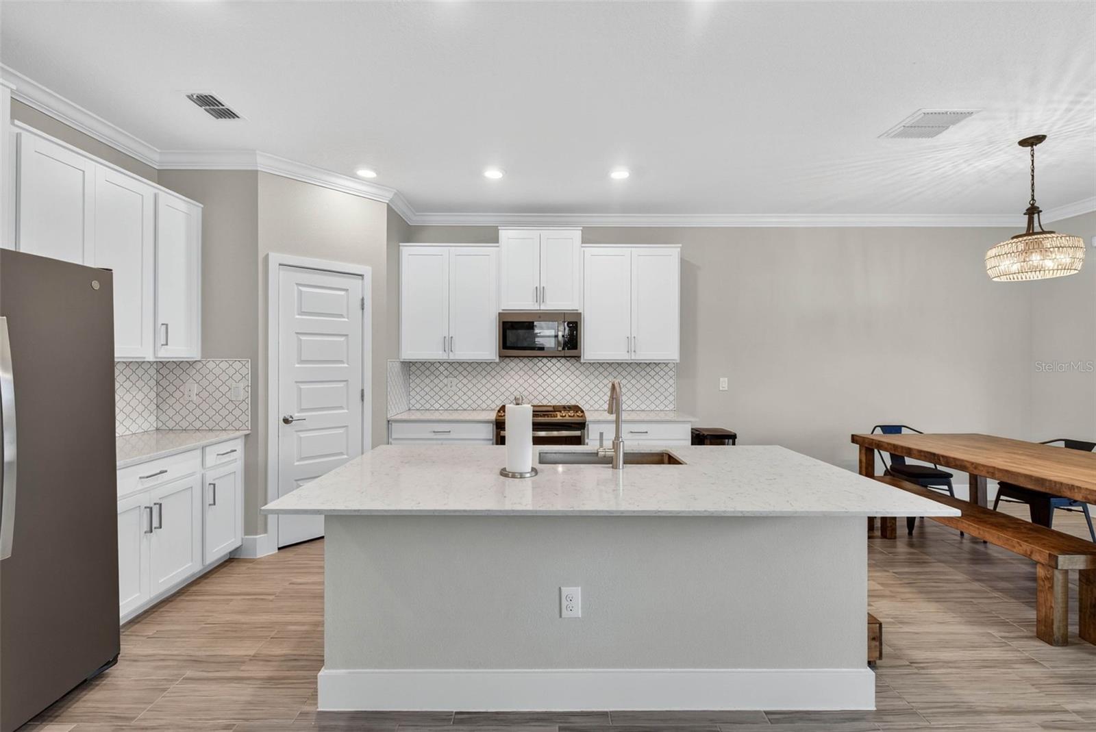 Listing photo id 5 for 3999 Cadence Loop