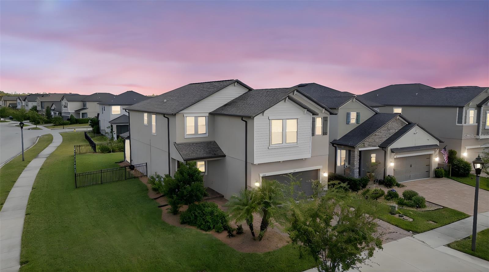 Listing photo id 70 for 3999 Cadence Loop