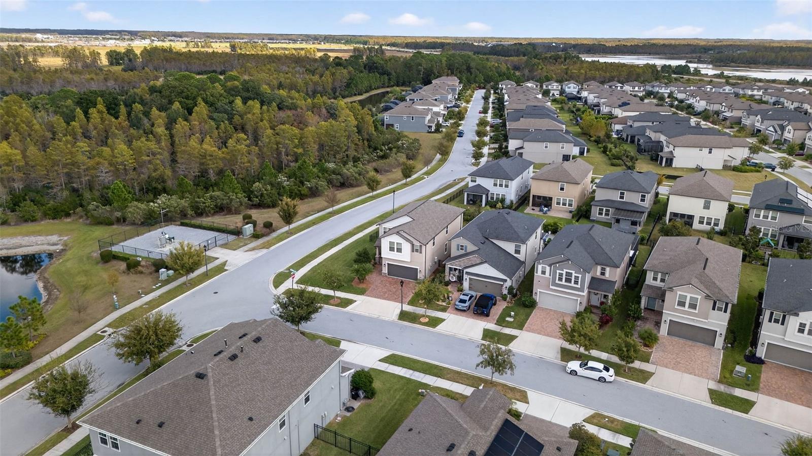 Listing photo id 76 for 3999 Cadence Loop