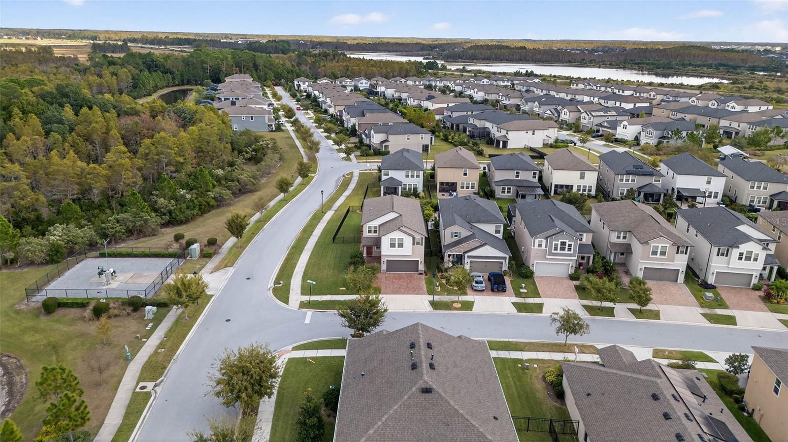 Listing photo id 77 for 3999 Cadence Loop