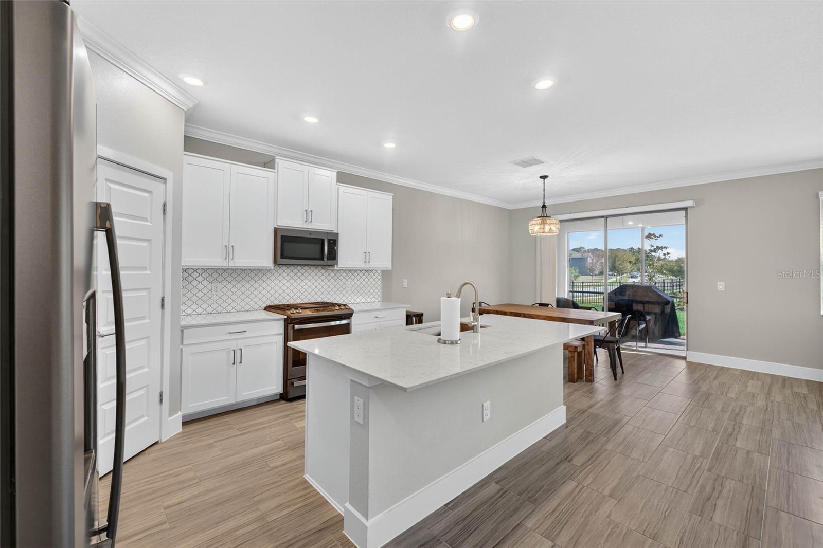 Listing photo id 6 for 3999 Cadence Loop