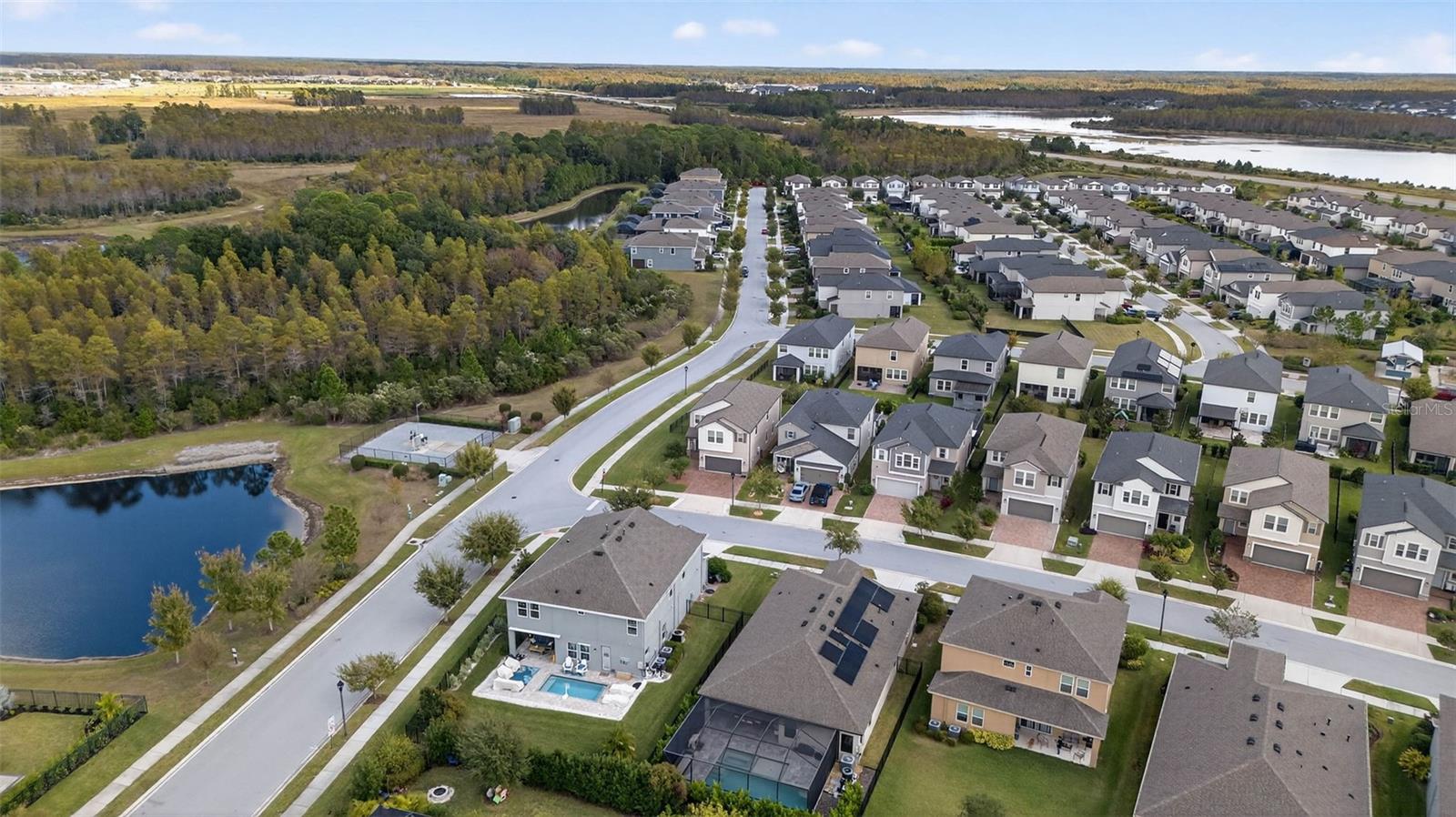 Listing photo id 83 for 3999 Cadence Loop