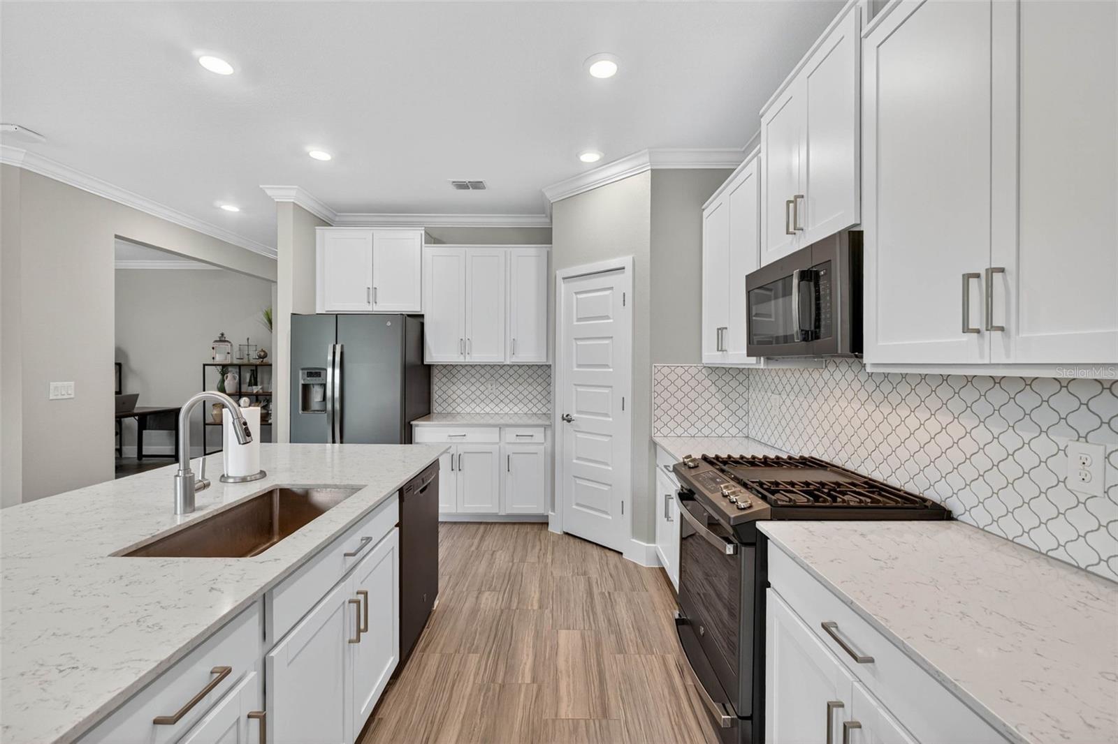 Listing photo id 7 for 3999 Cadence Loop