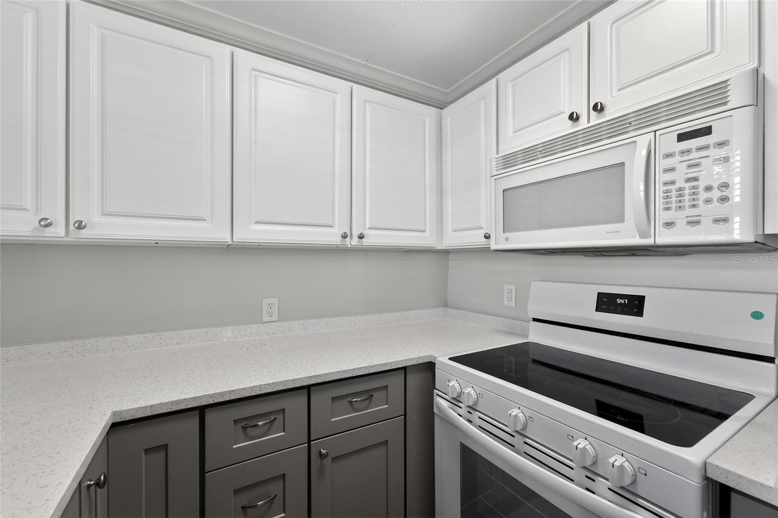 Image 11 of 86 For 19714 Gulf Blvd