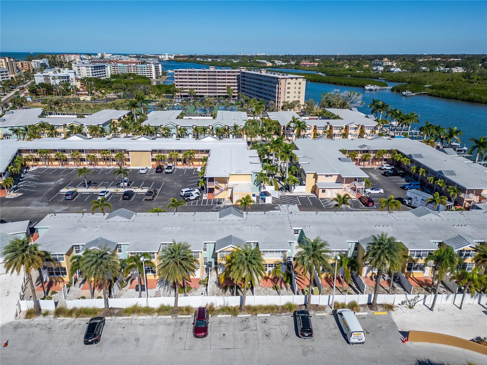 Image 21 of 86 For 19714 Gulf Blvd