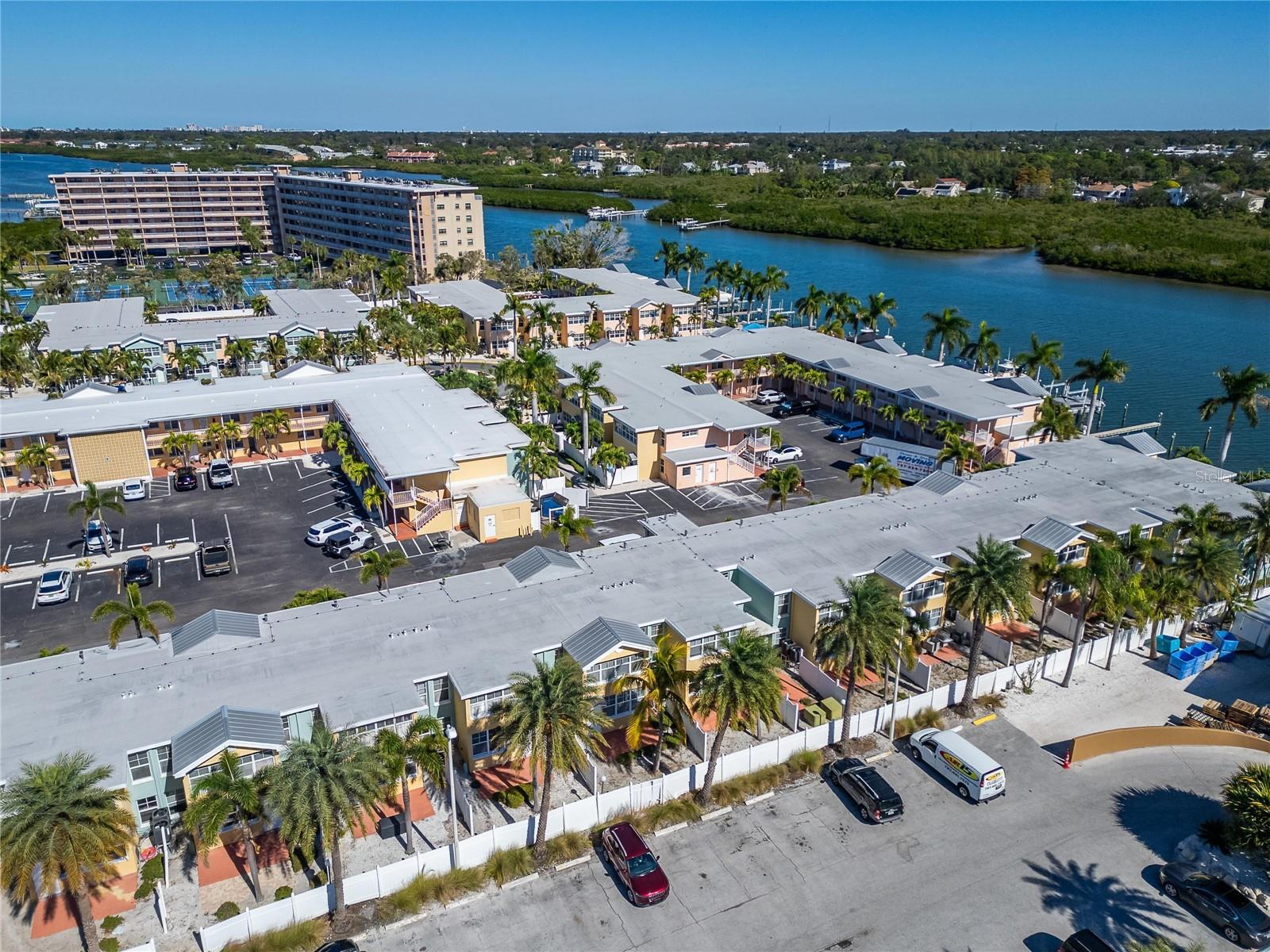 Image 22 of 86 For 19714 Gulf Blvd