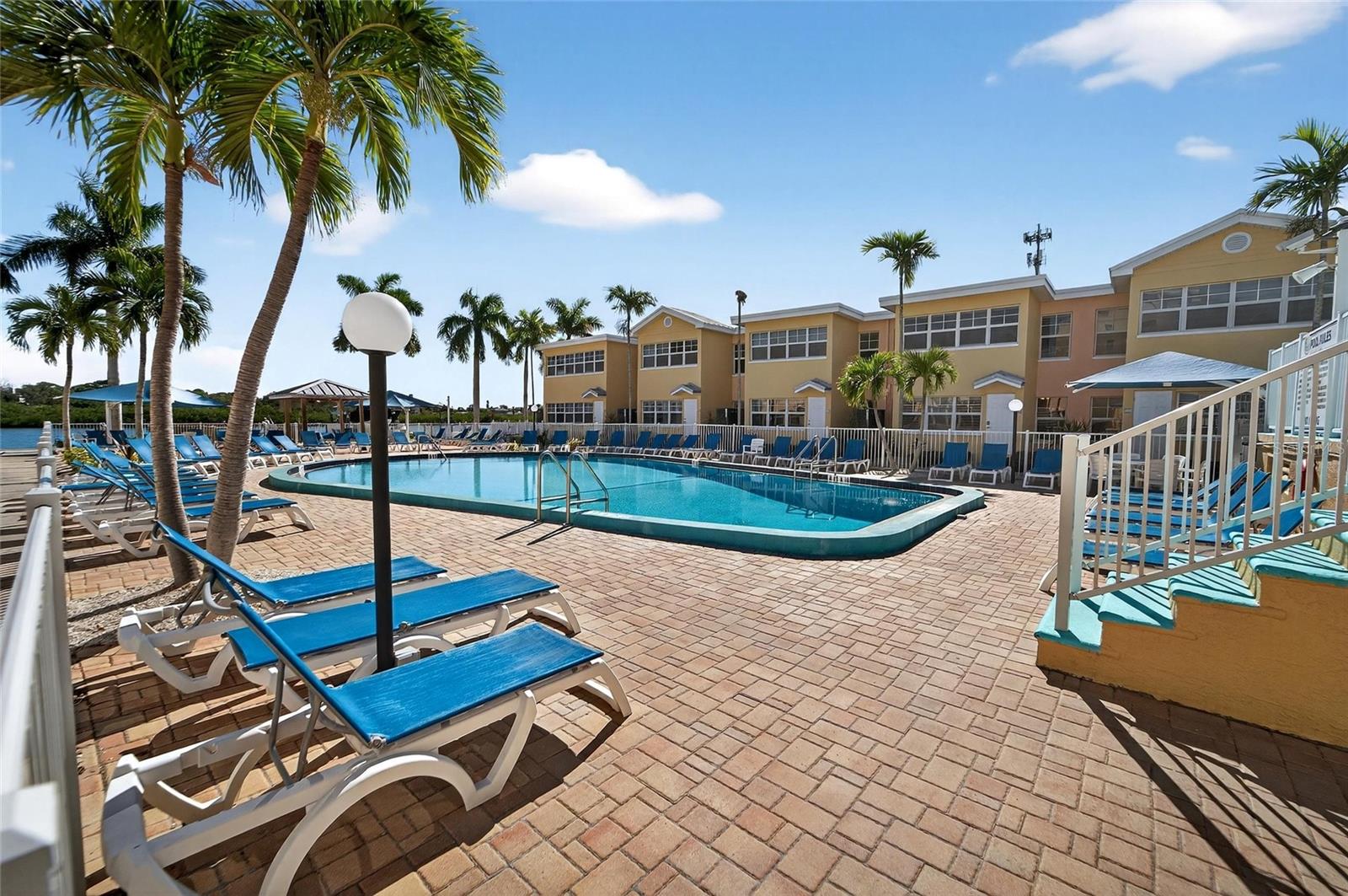 Image 33 of 86 For 19714 Gulf Blvd