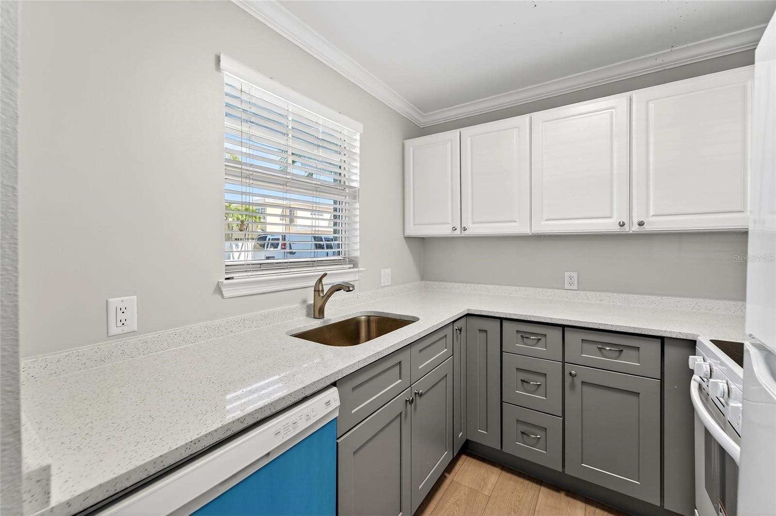 Image 9 of 86 For 19714 Gulf Blvd