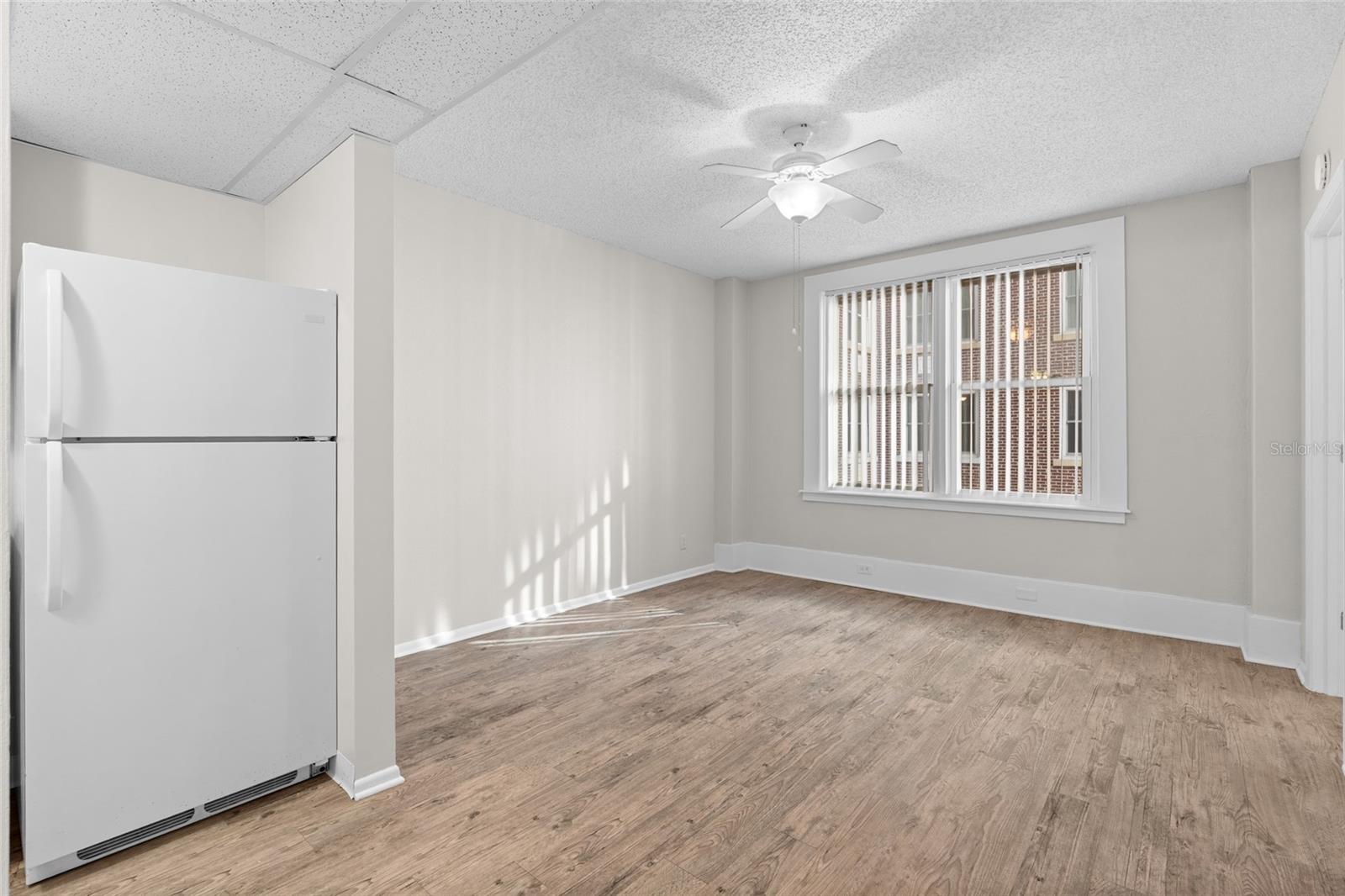 Image 5 of 17 For 411 1st Avenue N 502