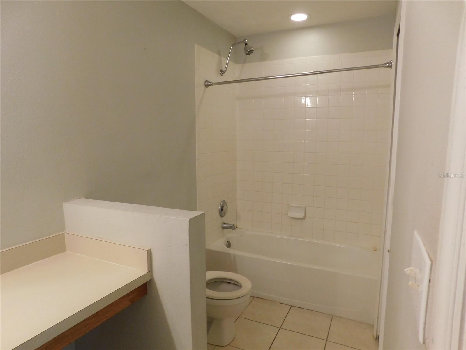 Image 13 of 24 For 8517 Edgewater Place Boulevard