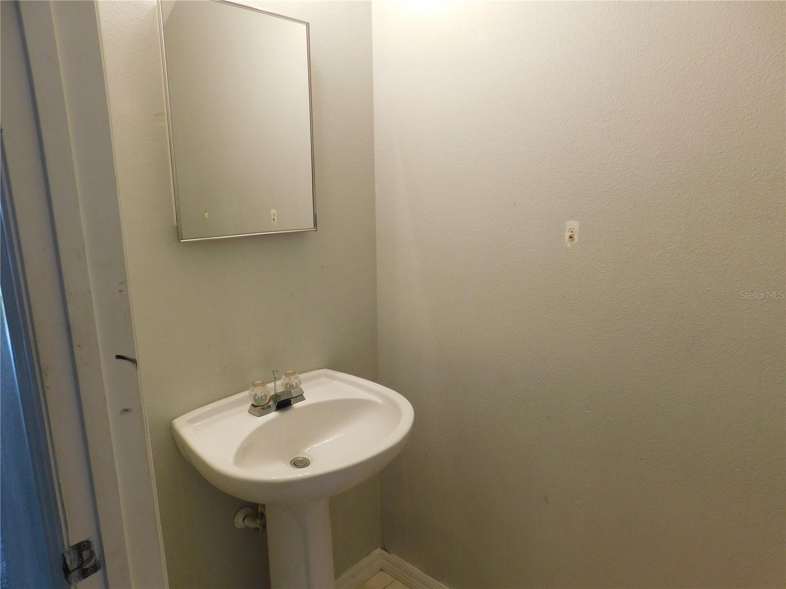 Image 18 of 24 For 8517 Edgewater Place Boulevard