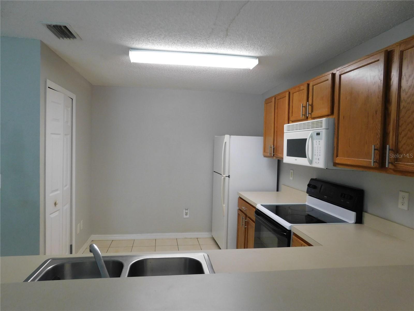 Image 3 of 24 For 8517 Edgewater Place Boulevard