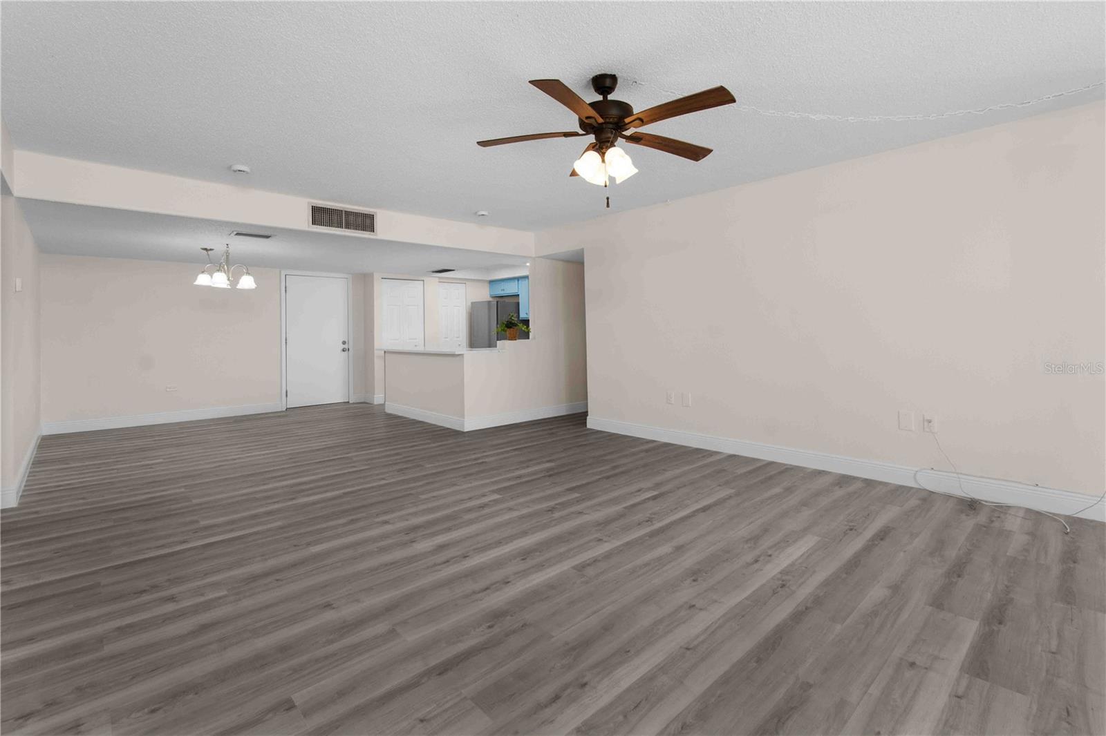 Image 13 of 48 For 500 Treasure Island Causeway 101