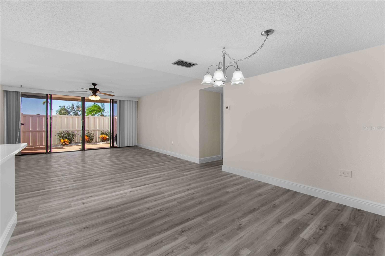 Image 15 of 48 For 500 Treasure Island Causeway 101