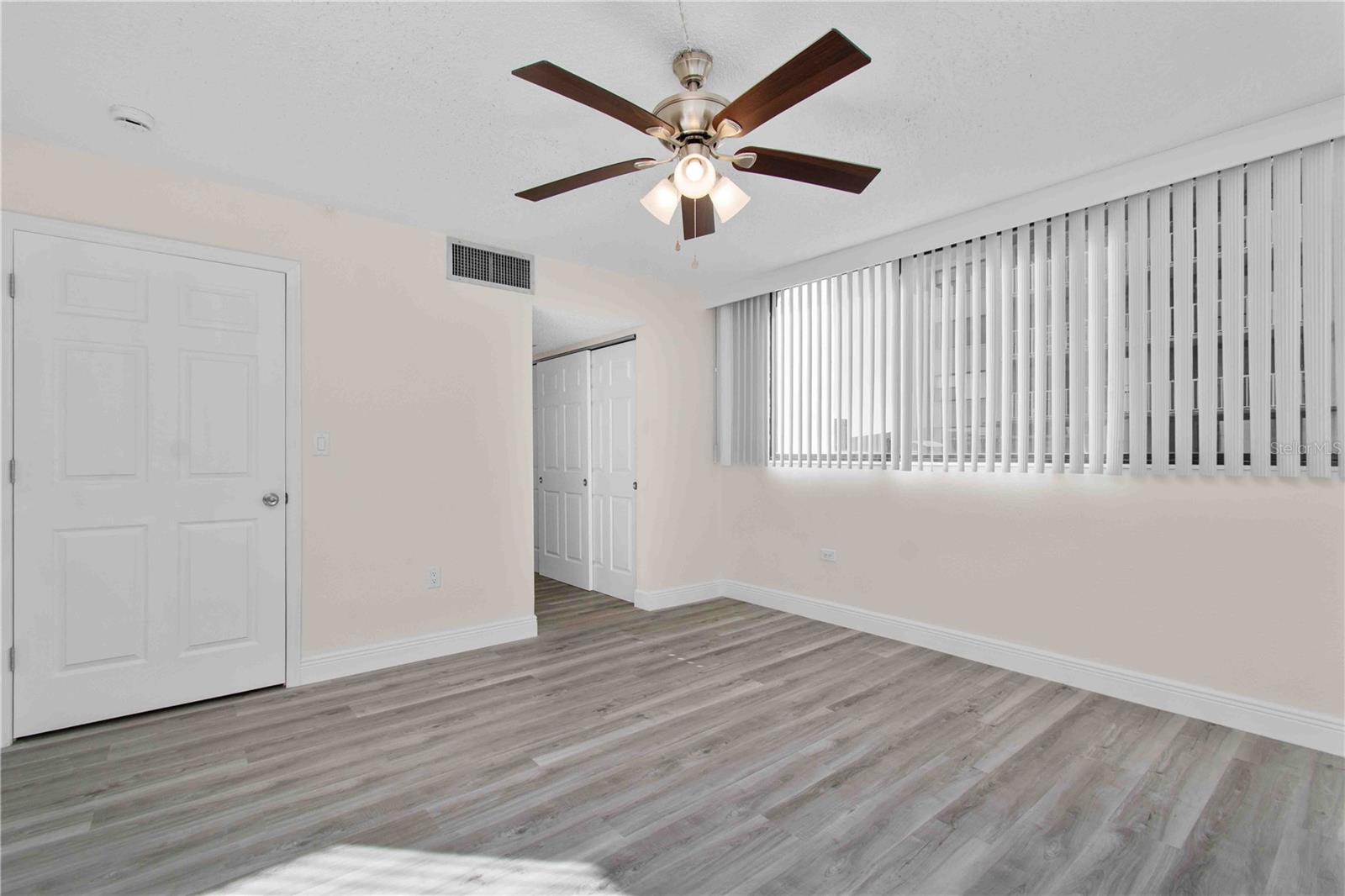 Image 17 of 48 For 500 Treasure Island Causeway 101