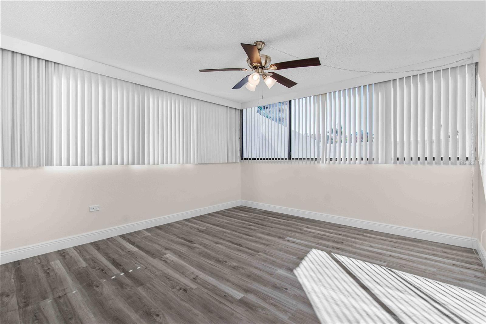 Image 18 of 48 For 500 Treasure Island Causeway 101