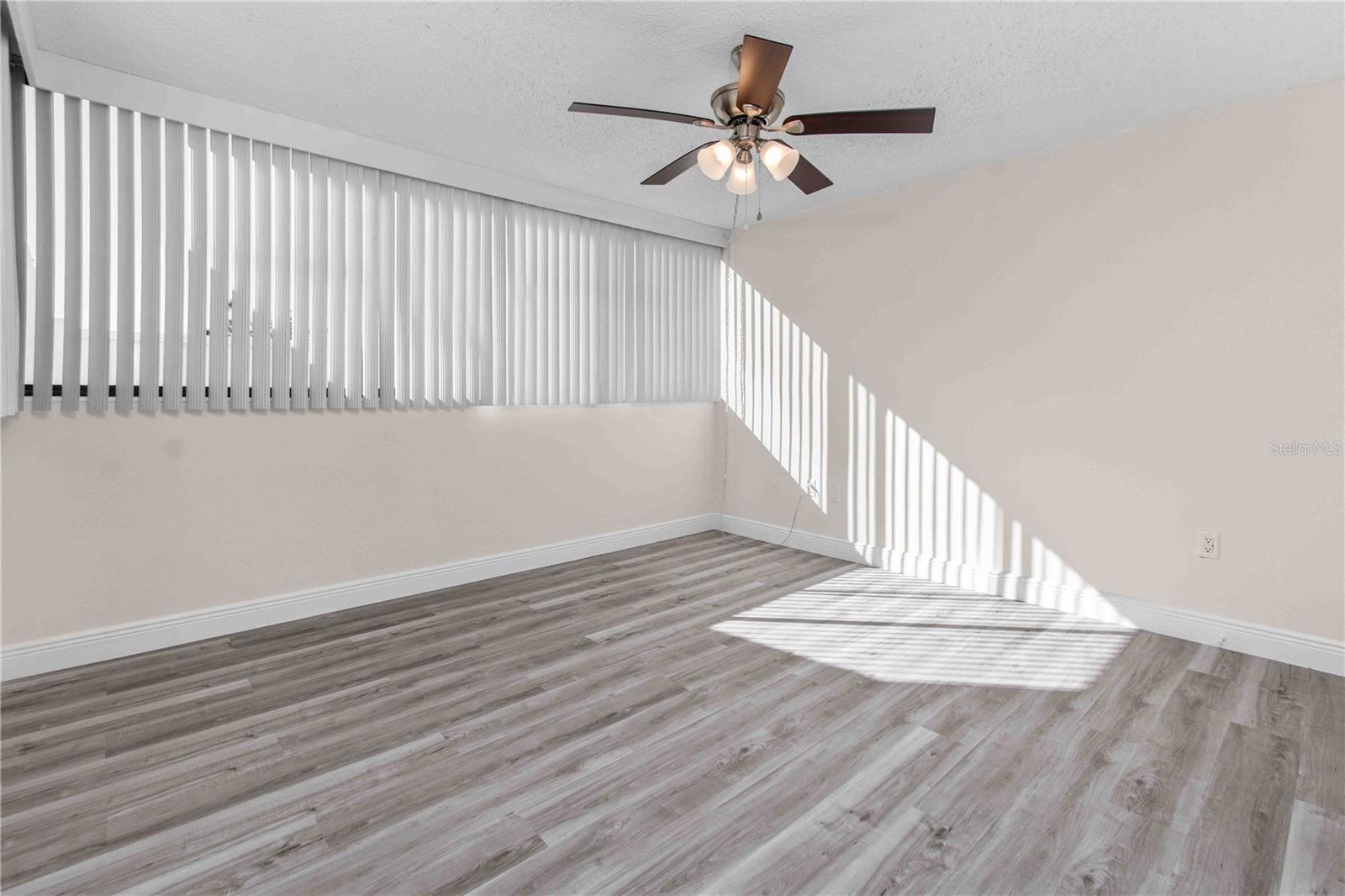 Image 19 of 48 For 500 Treasure Island Causeway 101