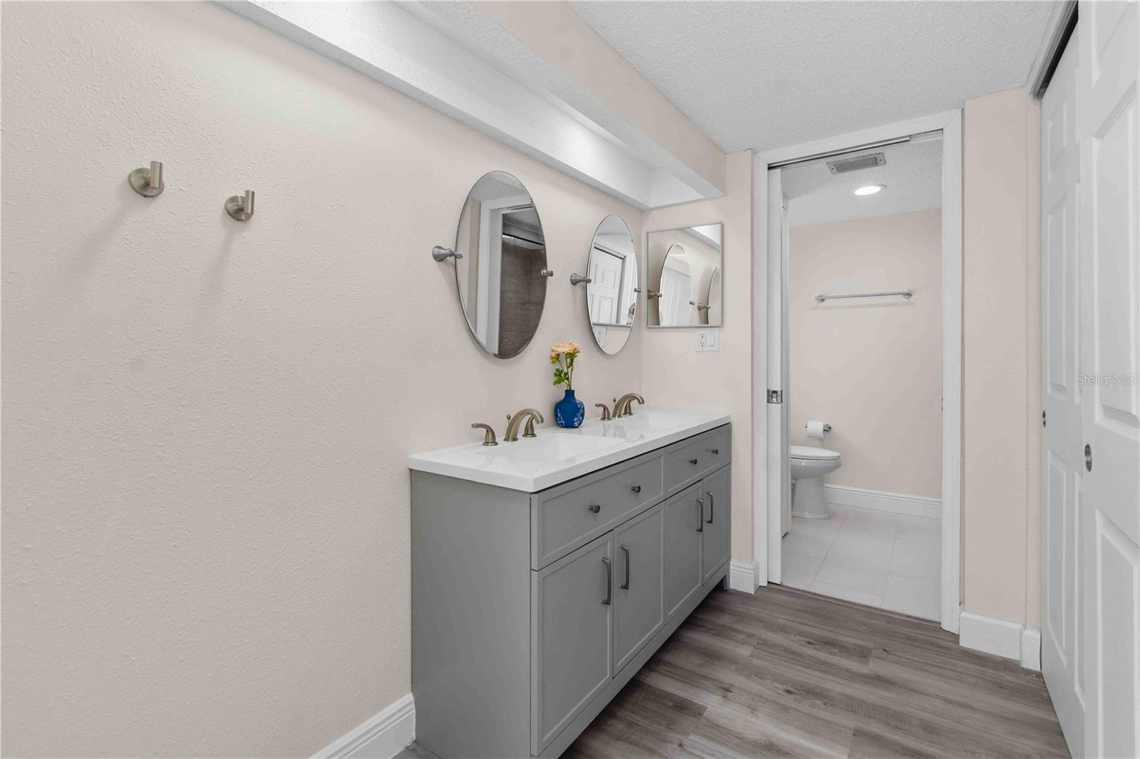 Image 20 of 48 For 500 Treasure Island Causeway 101