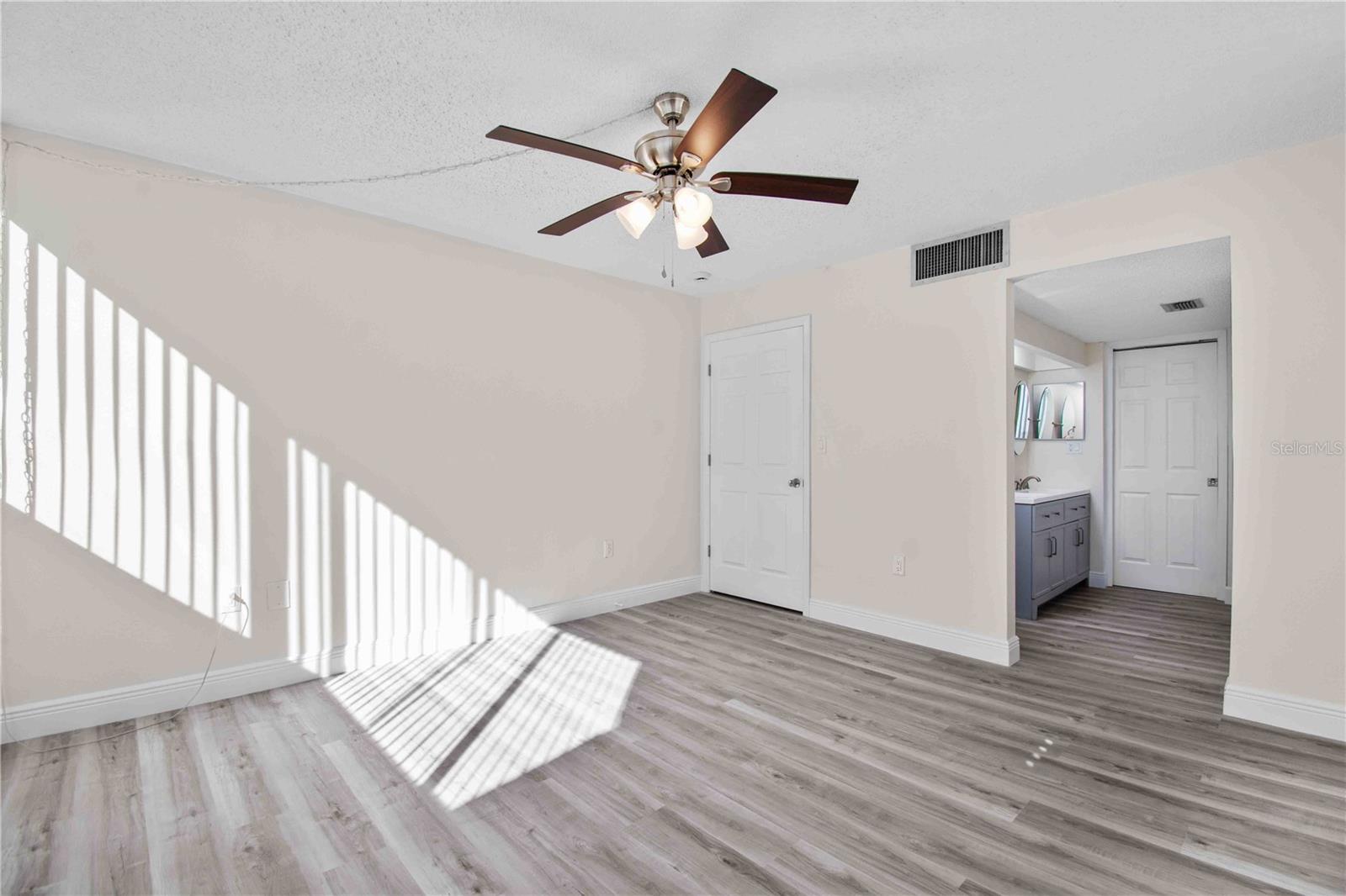 Image 21 of 48 For 500 Treasure Island Causeway 101