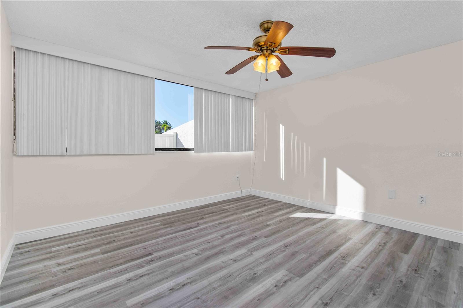 Image 24 of 48 For 500 Treasure Island Causeway 101