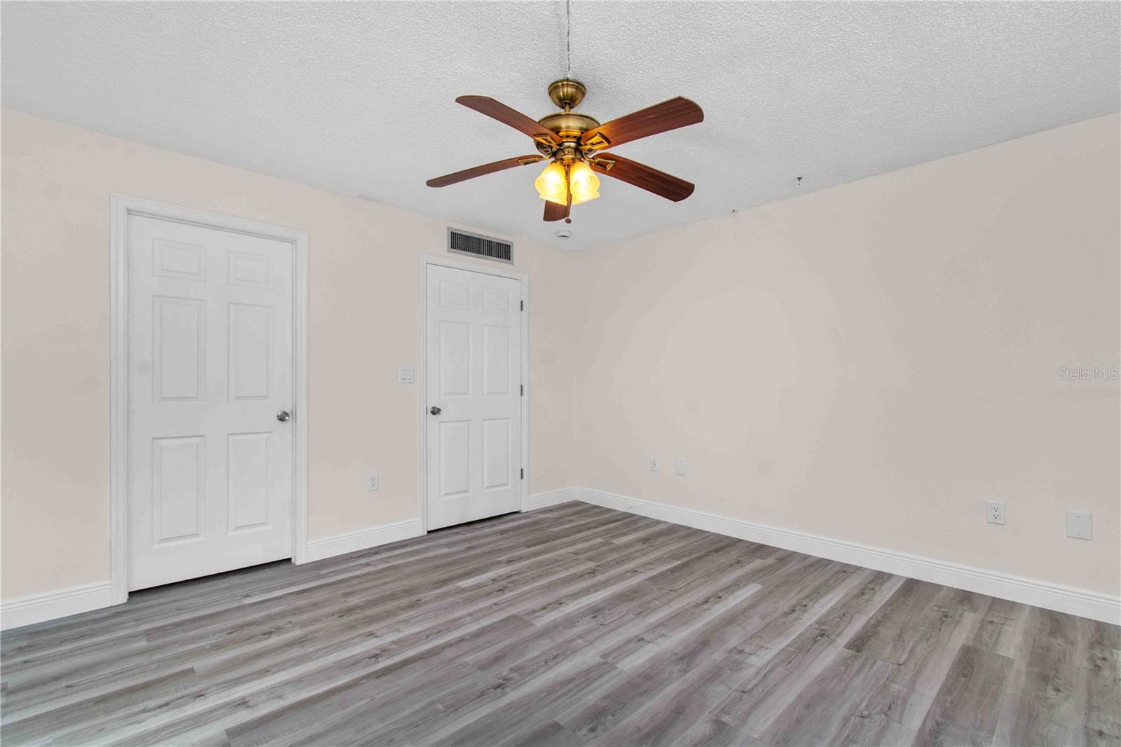 Image 27 of 48 For 500 Treasure Island Causeway 101