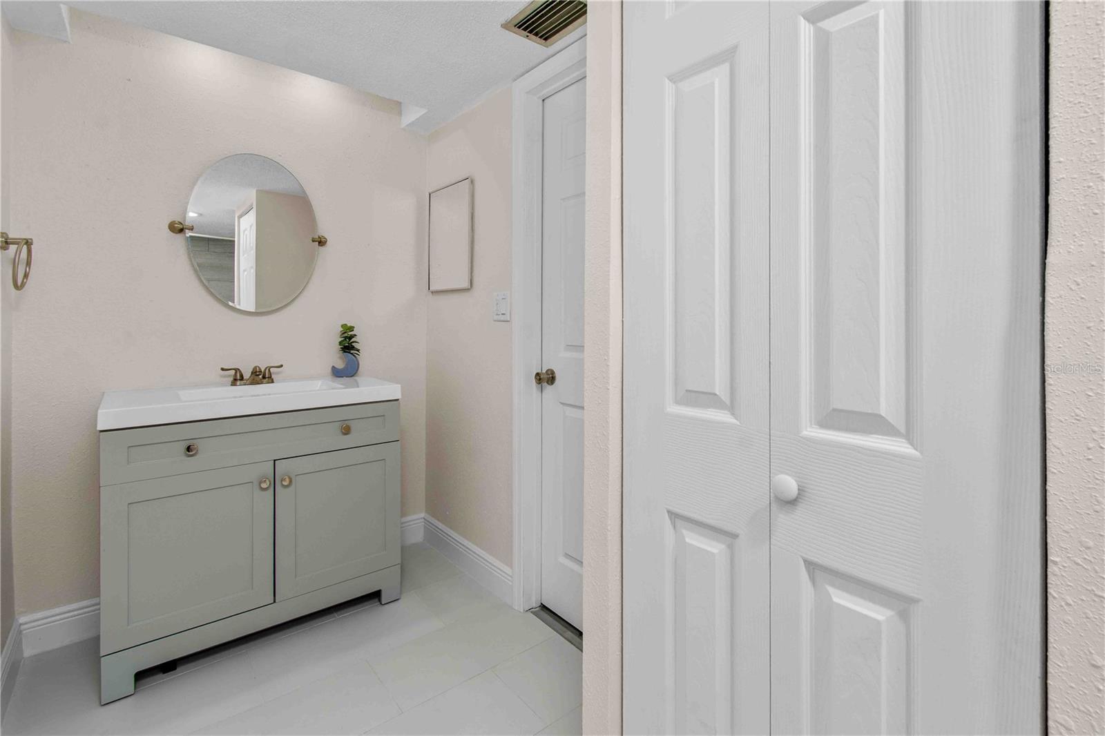 Image 28 of 48 For 500 Treasure Island Causeway 101