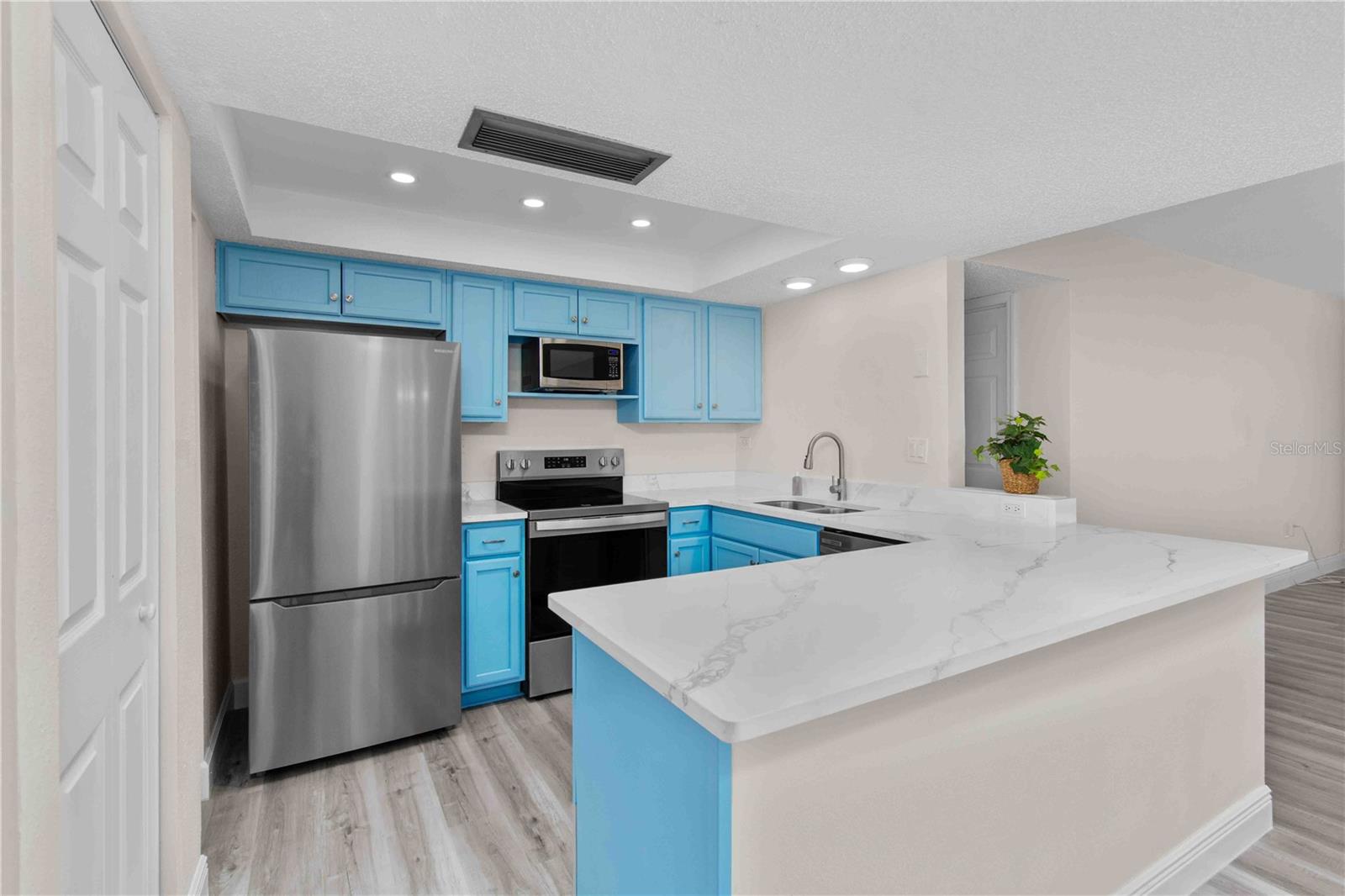 Image 9 of 48 For 500 Treasure Island Causeway 101