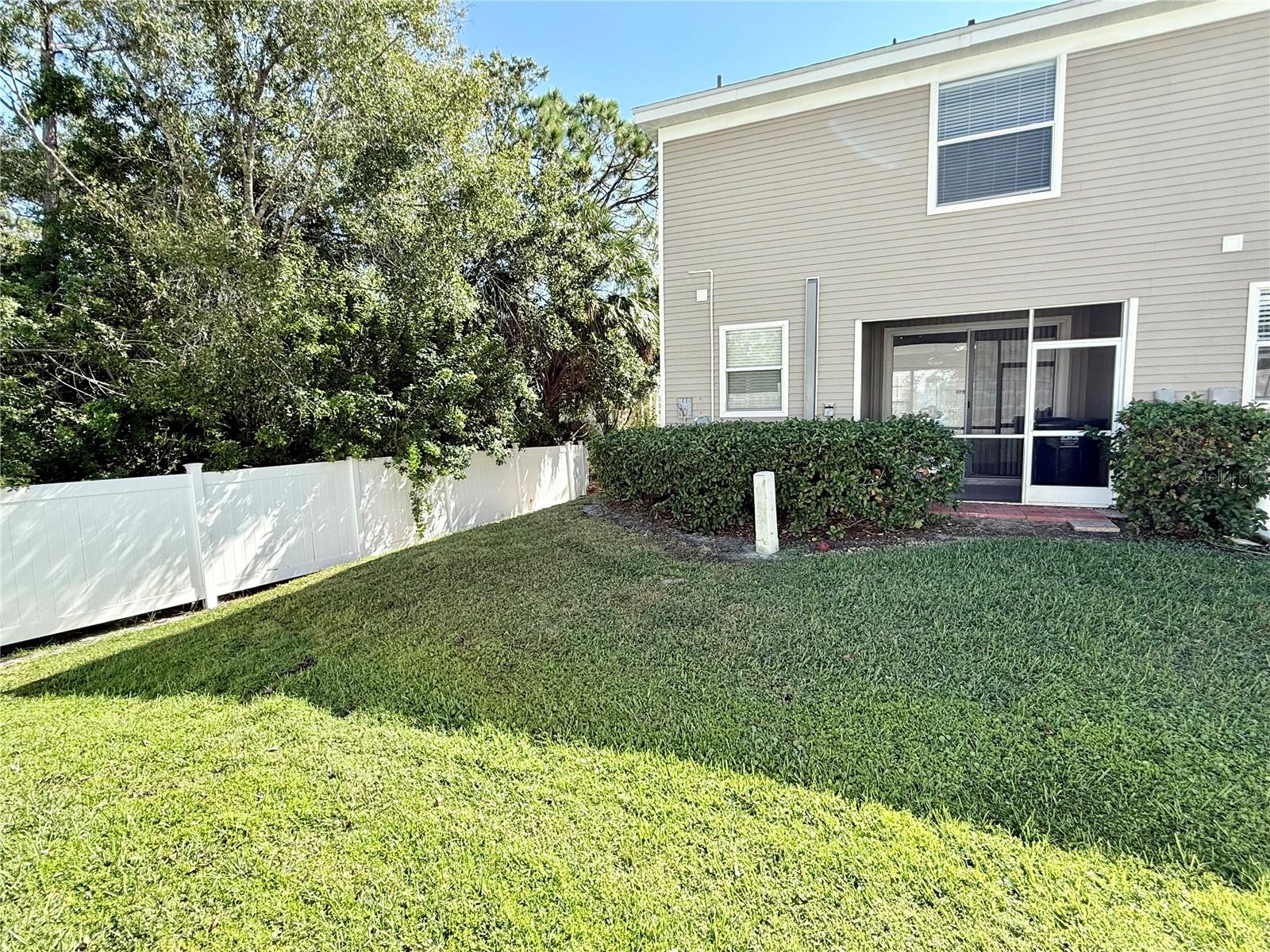 Image 14 of 26 For 12298 Country White Circle