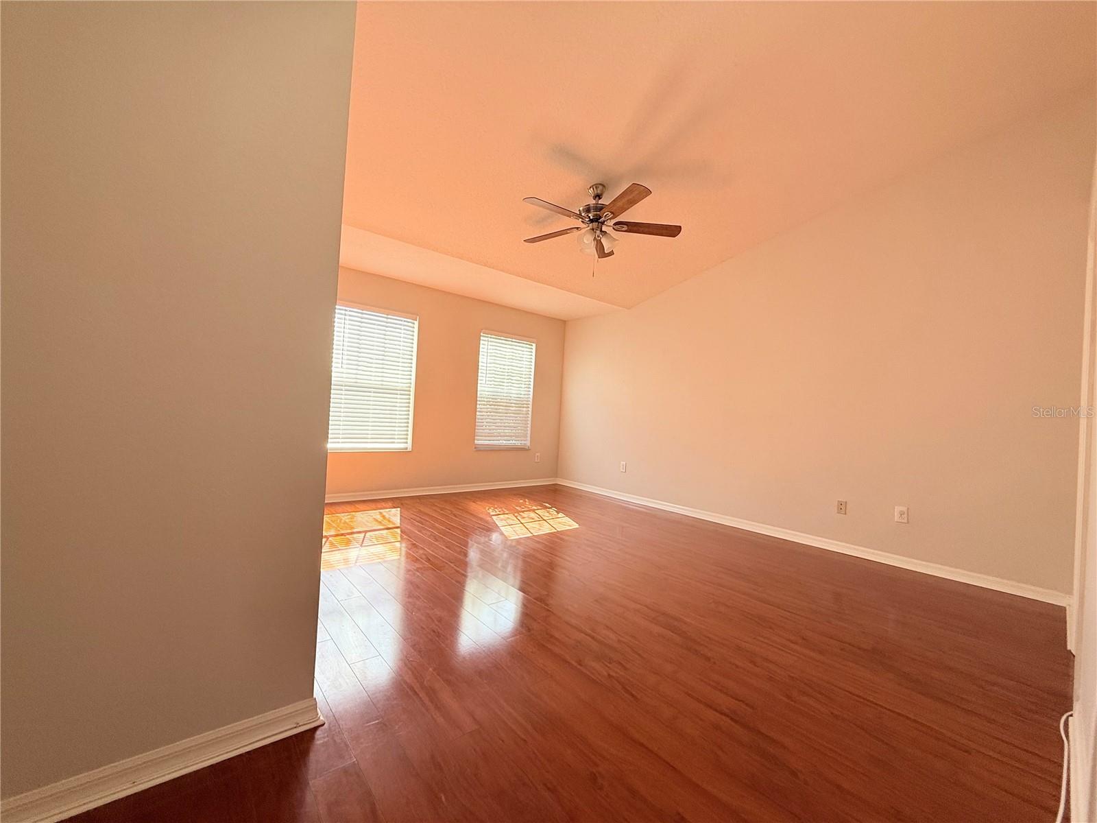 Image 18 of 26 For 12298 Country White Circle